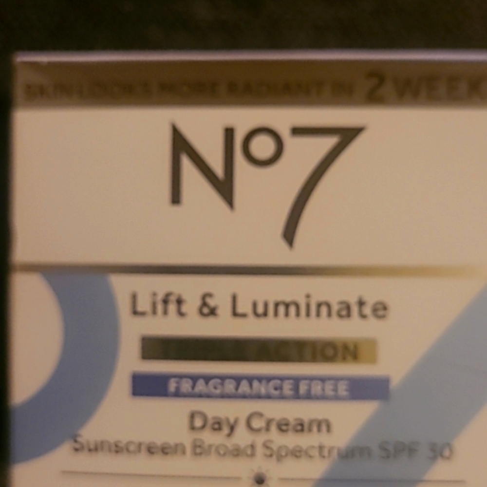 NO7 LIFT LUMINATE TRIPLE ACTION DAY CREAM GRAGRANCE FREE SPF 30 Wrinkle Reducer - Picture 6 of 6